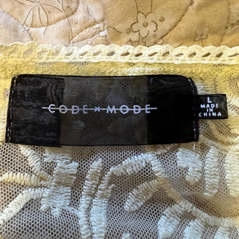Code x Mode Lace Top - Picture 9 of 9